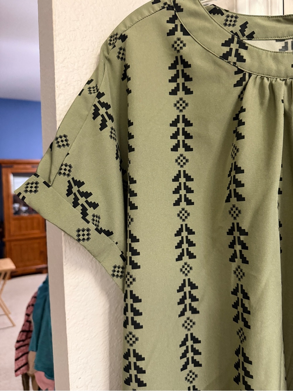 SHEIN Olive Green Blouse with Black Geometric Print - Picture 3 of 6